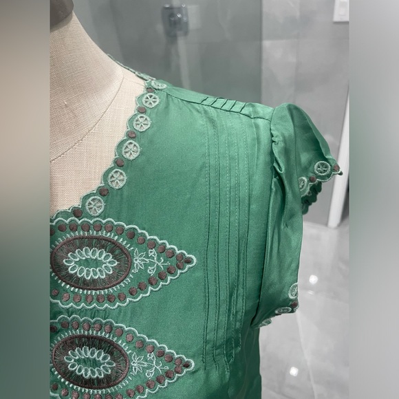 BCBGMAXAZRIA GREEN SILK TOP SIZE SMALL - Picture 5 of 16